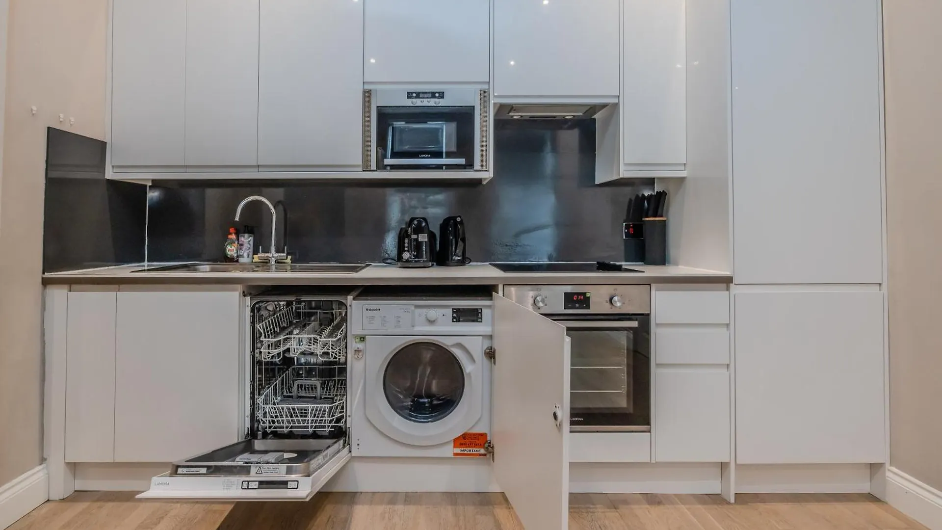 Spacious One Bedroom Flat Next To Brighton Beach & Pavillian Daire