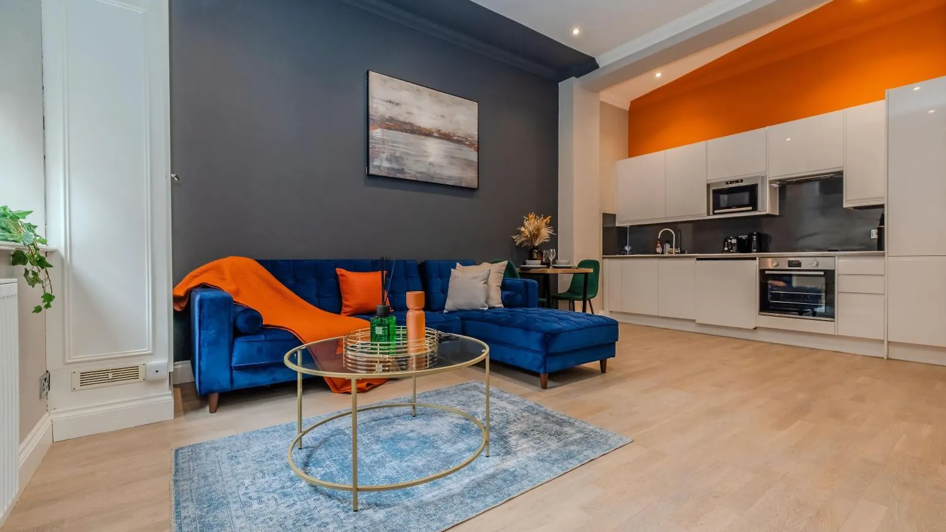 Spacious One Bedroom Flat Next To Brighton Beach & Pavillian